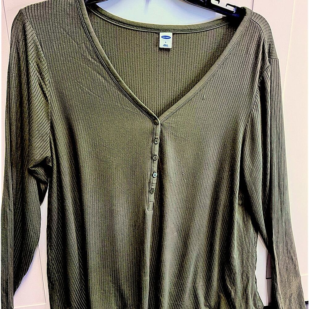 Old Navy long sleeve ribbedl pull over. Women’s. Size large. Olive green.